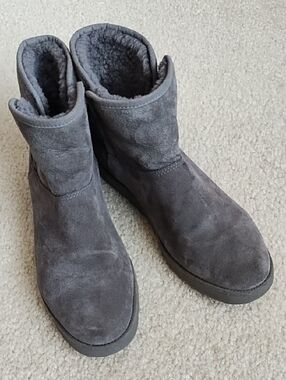 UGG Cory Ankle Boots Women's Size 8 Charcoal Gray Suede Sheepskin Lining 1013437